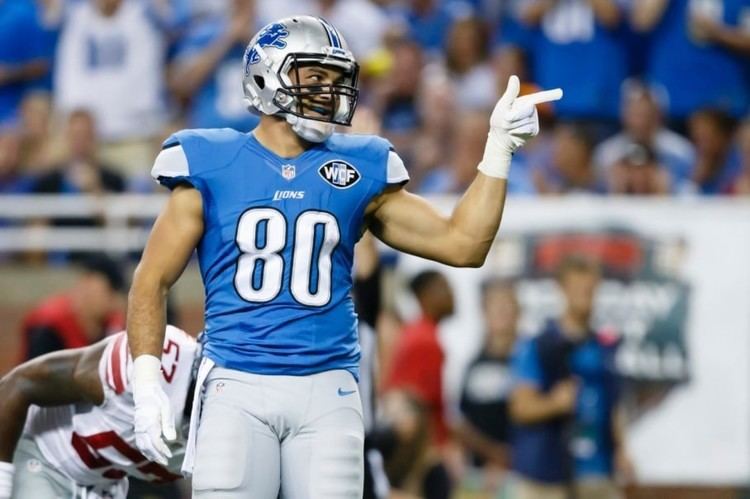 Joseph Fauria Lions39 Joseph Fauria injured while trying to stop his dog