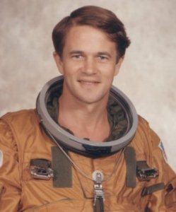 Joseph P. Allen Astronaut Joe Allen 59 is Next Distinguished Alumni Lecturer