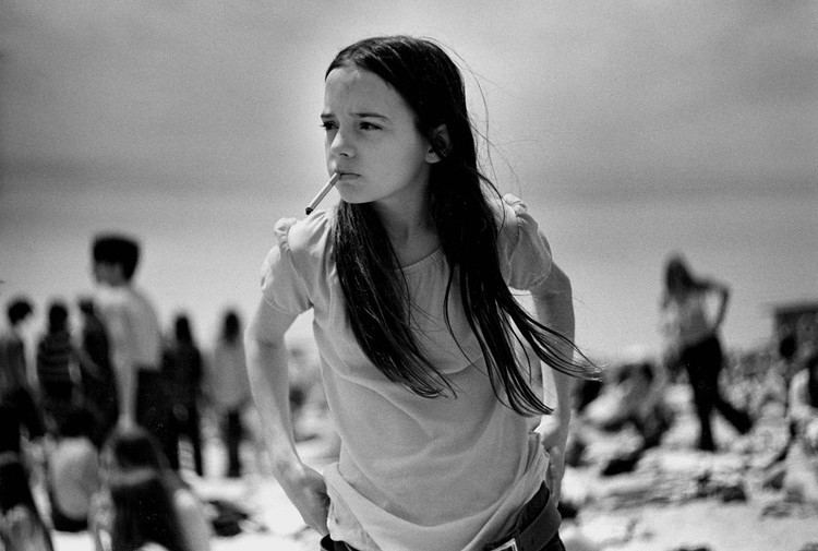 Joseph Szabo Teenagers39 and 39Jones Beach39 in the 1970s Talking with
