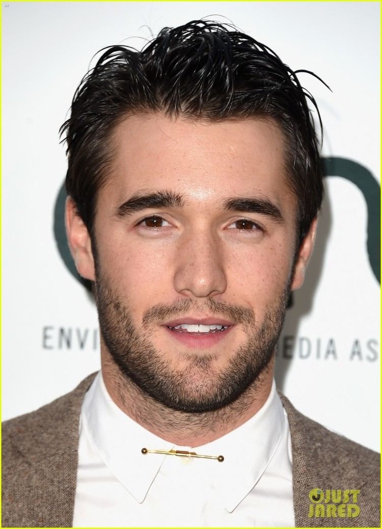 Josh Bowman Emily VanCamp amp Josh Bowman Couple Up at Environmental