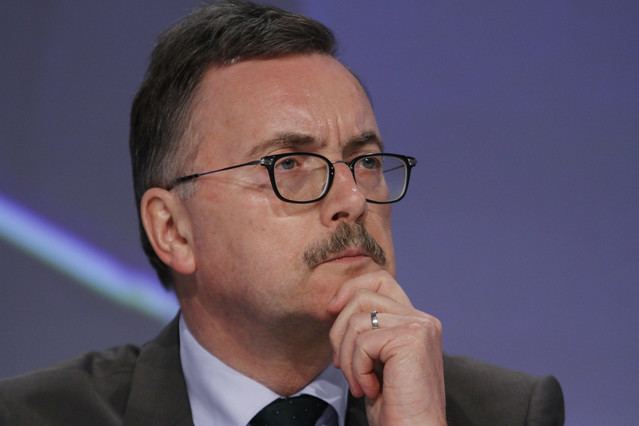 Jurgen Stark ECB Dealt a Blow as Executive Board Member Stark Resigns