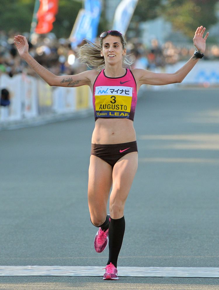 Jessica Augusto Jessica Augusto foi terceira na Maratona de Yokohama PBLICO