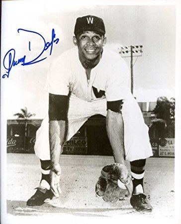 Juan Delis Juan Delis D Autographed Original Signed 8x10 Photo Showing Him