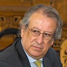 Juan Mayr httpsuploadwikimediaorgwikipediacommonsthu