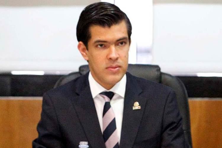 Juan Pablo Adame Buscan multar a legisladores por mal uso de charolas Red