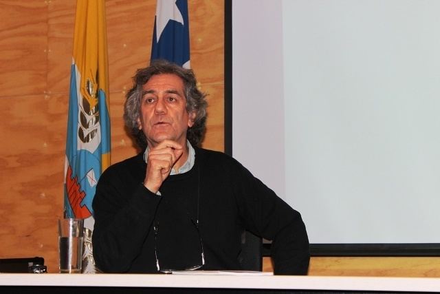 Juan Pablo Orrego Destacado ecologista nacional Juan Pablo Orrego presenta libro