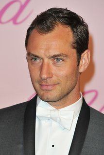 Jude Law iamediaimdbcomimagesMMV5BMTMwOTg5NTQ3NV5BMl5