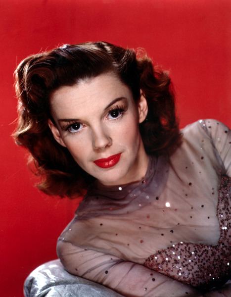 Judy Garland httpsuploadwikimediaorgwikipediacommonsdd