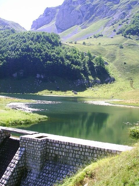 Jugovo Lake httpsuploadwikimediaorgwikipediacommons11