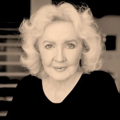 Julia Cameron httpspbstwimgcomprofileimages5492400195932