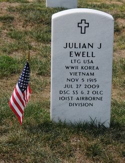 Julian Ewell Ewell Julian Johnson WW2 Gravestone