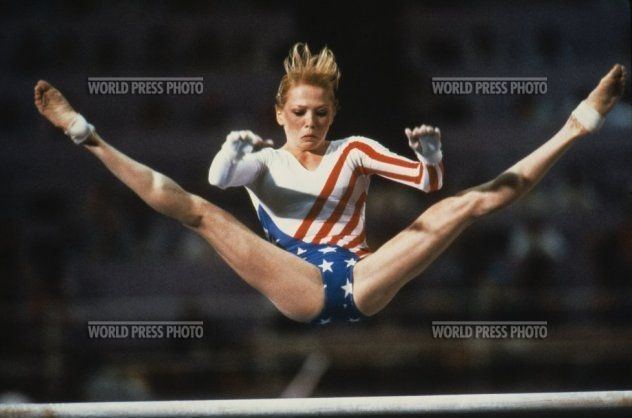 Julianne McNamara 1984 Olympics Gymnast Julianne McNamara USA on bars