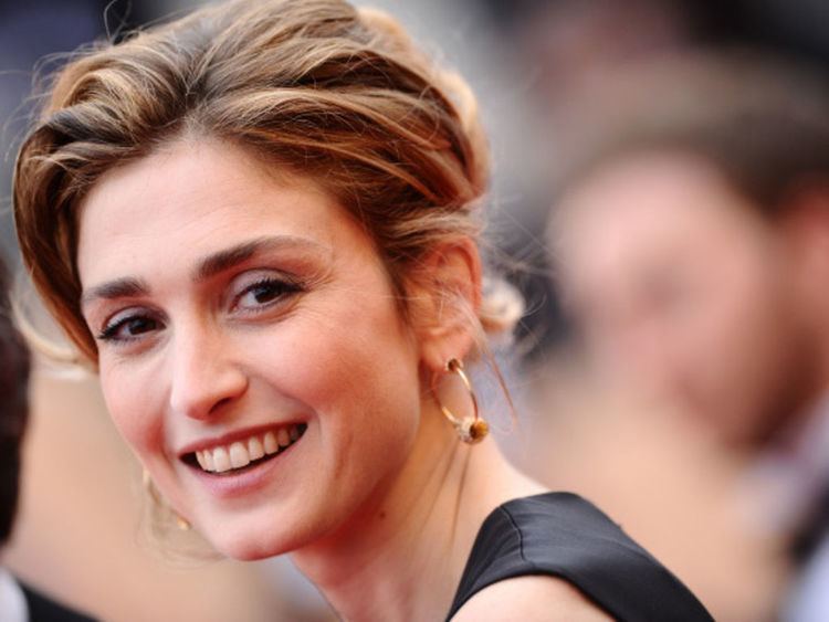 Julie Gayet Photos of French Film Actress and Film Producer Julie Gayet Funky