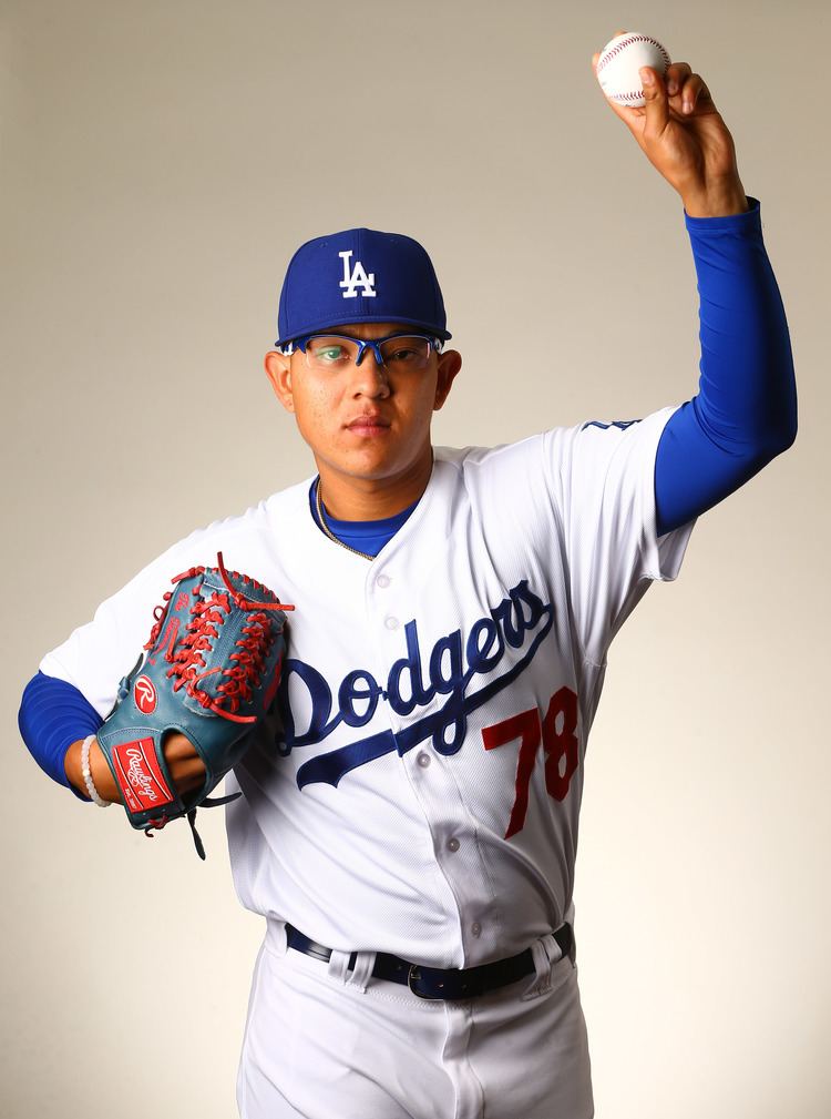 Julio Urias, LA Dodgersのチカーノ・タトゥー, ギャラリー