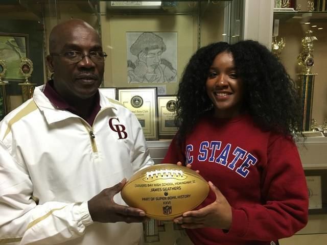 Jumpy Geathers Carvers Bay receives Wilson Golden Football honoring Geathers Super