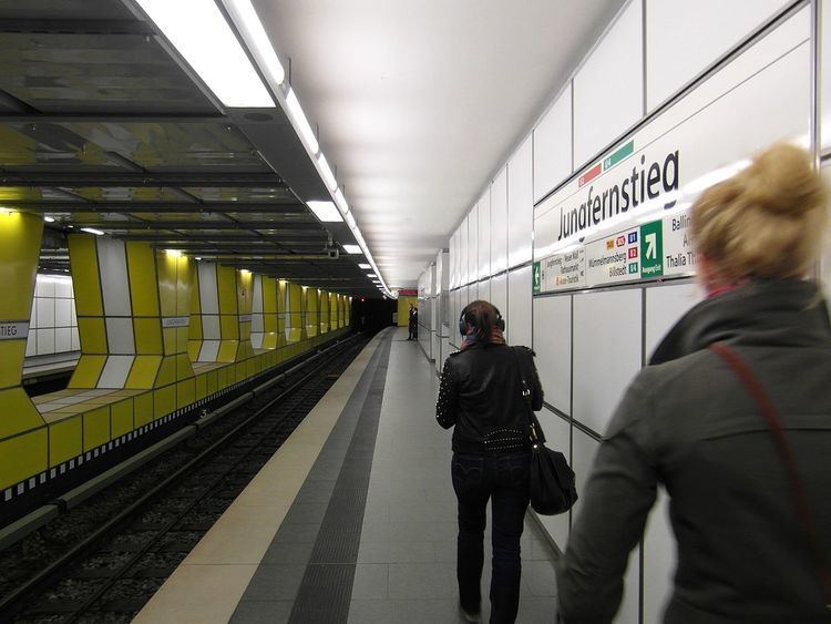 Jungfernstieg station