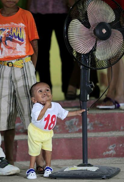 Junrey Balawing Filipino Junrey Balawing named world39s shortest man 6abccom