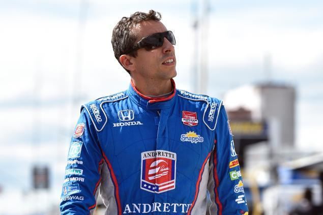 Justin Wilson (racing driver) Video IndyCar driver Justin Wilson struck by wrecked car