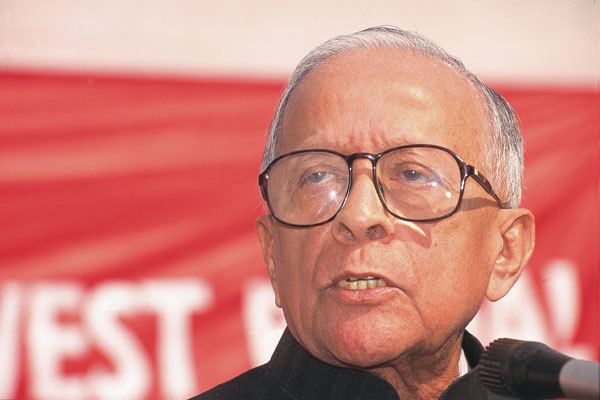 Jyoti Basu wearing a black shirt and a pair of eyeglasses in West Bengal