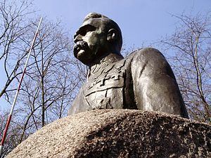 Józef Piłsudski monument, Turek httpsuploadwikimediaorgwikipediacommonsthu