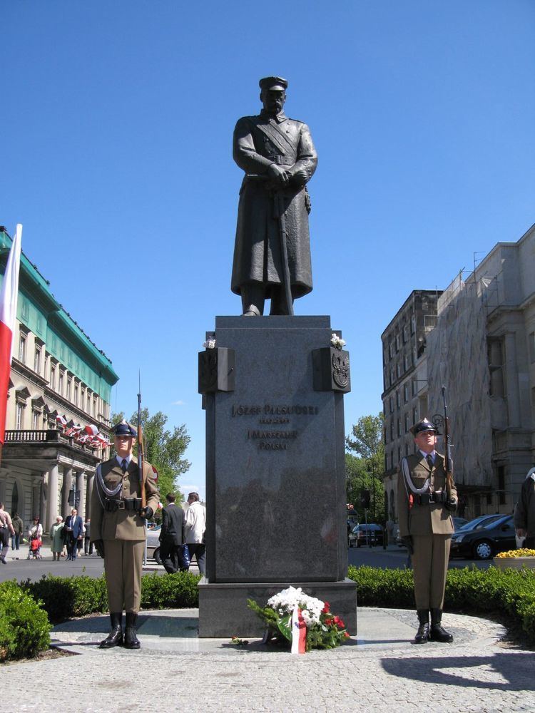 Józef Piłsudski Monument, Warsaw httpsuploadwikimediaorgwikipediacommons66