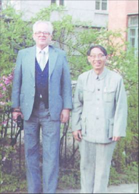 Kai Grjotheim Prof Kai Grjotheim and Prof Qiu Zhuxian in Shenyang China