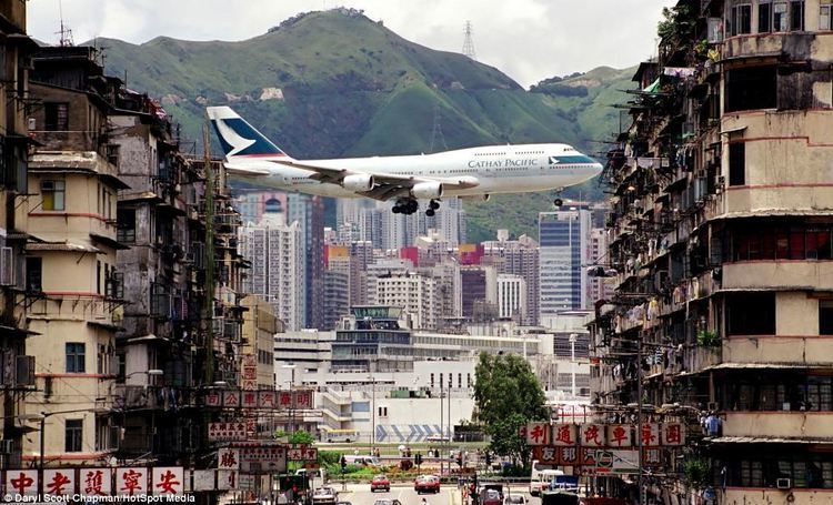 Kai Tak Airport Incredible pictures of airplane near misses show EXACTLY why the