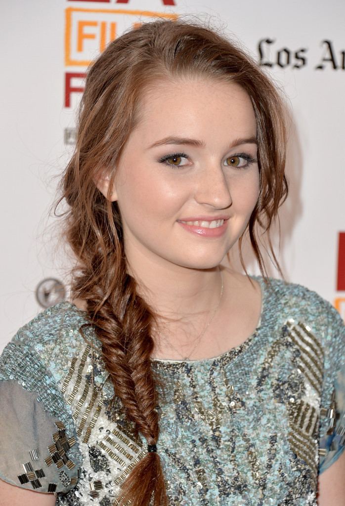 Kaitlyn Dever Kaitlyn Dever Style Fashion amp Looks StyleBistro