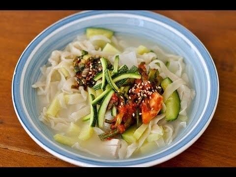 Kal-guksu Recipe for Korean Knife cut noodles Kalguksu YouTube