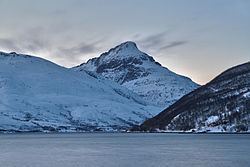Kaldfjorden, Troms httpsuploadwikimediaorgwikipediacommonsthu