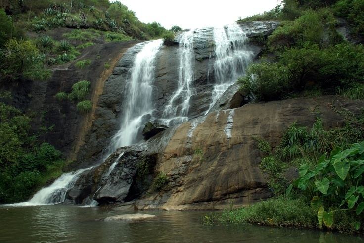 Kalhatti Falls, Ooty One of the major tourist attractions at Ooty is the Kalhatti Falls