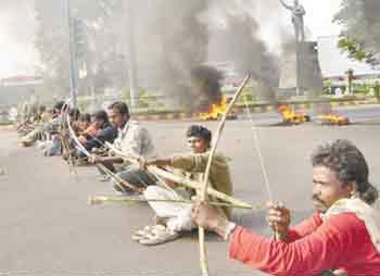 Kalinganagar Cops tribals clash in Kalinganagar Indian Vanguard