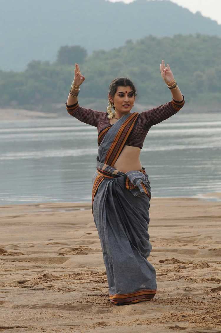 Kamalatho Naa Prayanam Archana Dance Stills From Kamalatho Naa Prayanam Movie