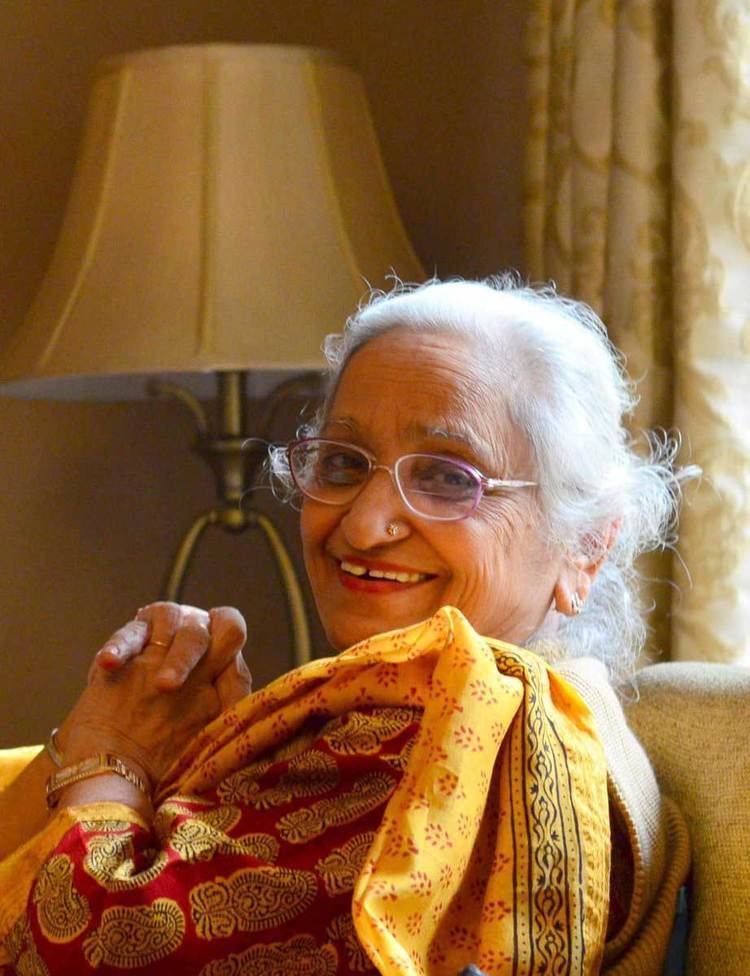 Kamlesh Gill Behen Hogi Teri Rajkummar Rao kisses 80 yr old coactor Kamlesh