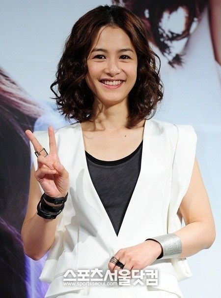 Kang Hye-jung Actress Kang Hye Jung surprises with her youthful looks on