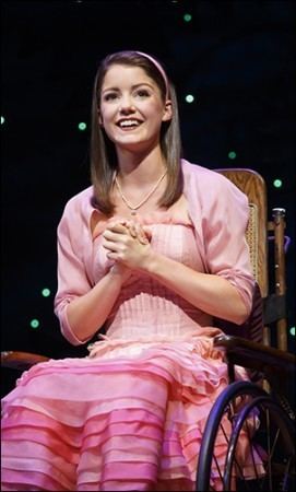 Kara Lindsay PHOTO CALL A First Look at Wicked Tour Stars Laurel Harris Kara