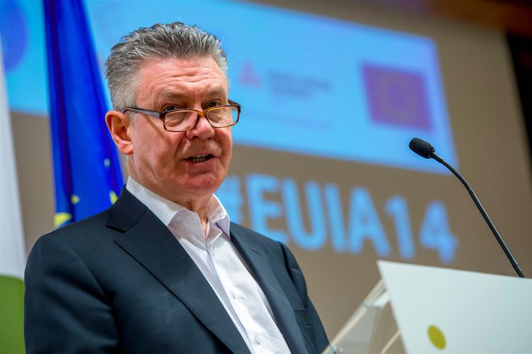 Karel De Gucht Karel De Gucht becomes President of the VUBs Institute for European