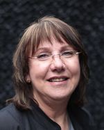 Karen Traviss Karen Traviss on Writing for Gears of War BI 44 Ginger