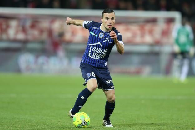 Karim Azamoum Karim Azamoum prolonge de deux saisons Troyes Foot Ligue 1
