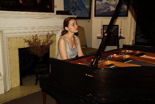 Kariné Poghosyan An Interview with Pianist Karin Poghosyan The Armenian Weekly