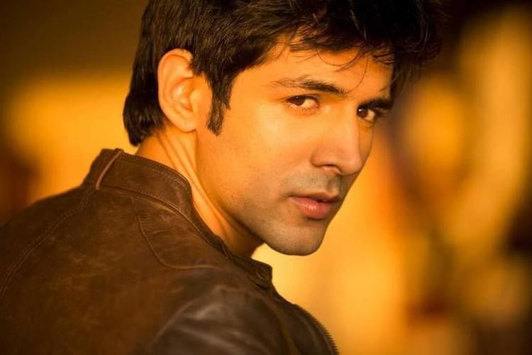 Kartik Aaryan Kartik Aaryan Age Height Weight Favorite things and More