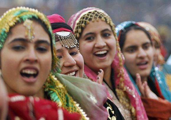 Kashmiris Kashmiris celebrate RDay but without mobiles Internet Rediff
