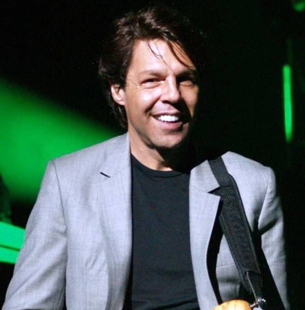 Kasim Sulton Wednesday 15 Aug Kasim Sulton is now touring with Meat Loaf