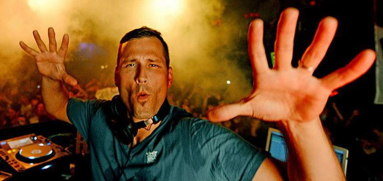 Kaskade Kaskade lashes out at DJ Mag after being called a Douche