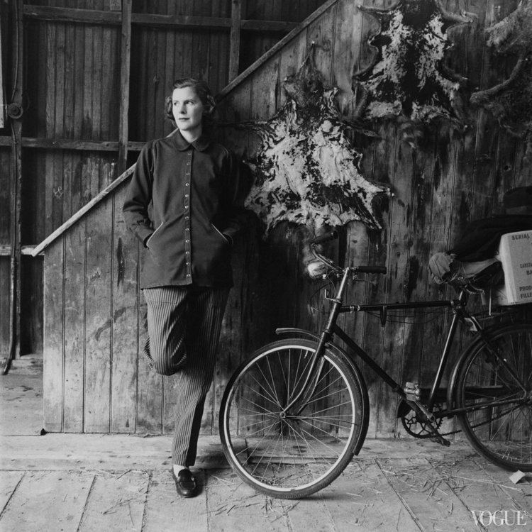 Katharine Mortimer Katharine Mortimer in Vogue Bicycle Inspirational Pinterest