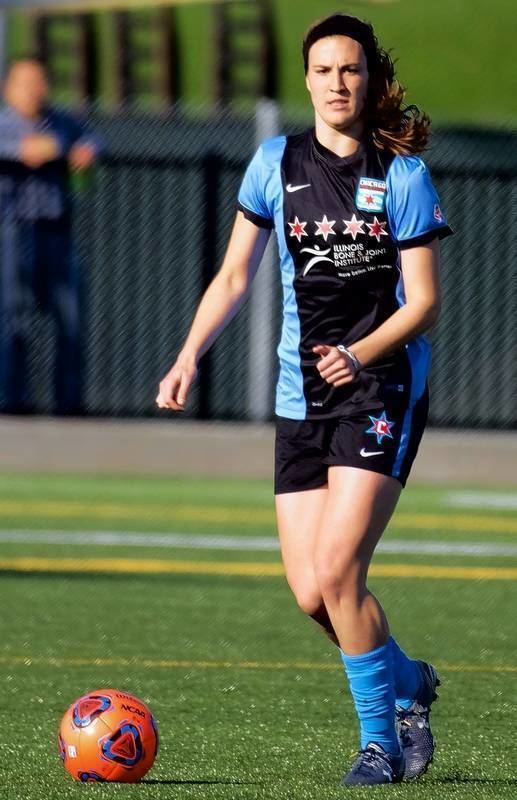 Katie Naughton Elk Grove39s Naughton at home with Chicago Red Stars