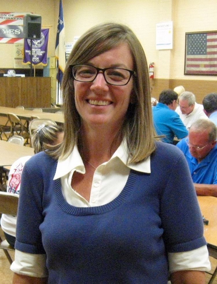 Katie Stuart (politician) Unions back math teacher challenging Rauner legislative disciple