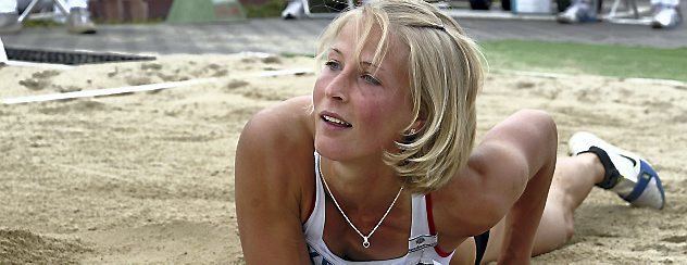 Katja Demut Dreispringerin Katja Demut hofft auf Start zu