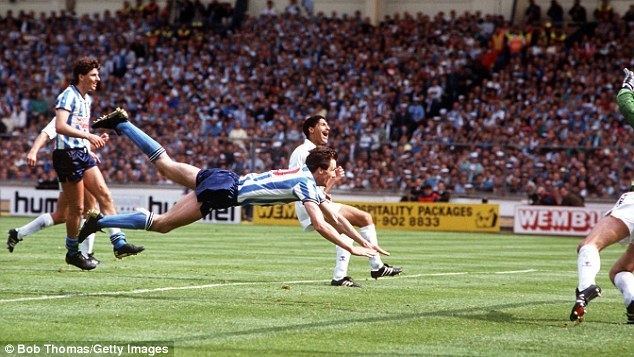 Keith Houchen Coventry39s 1987 FA Cup diving header hero Keith Houchen