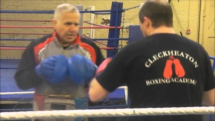 Keith Tate Keith Tate Richard Pyrah on the pads at Cleckheaton Boxing Gym